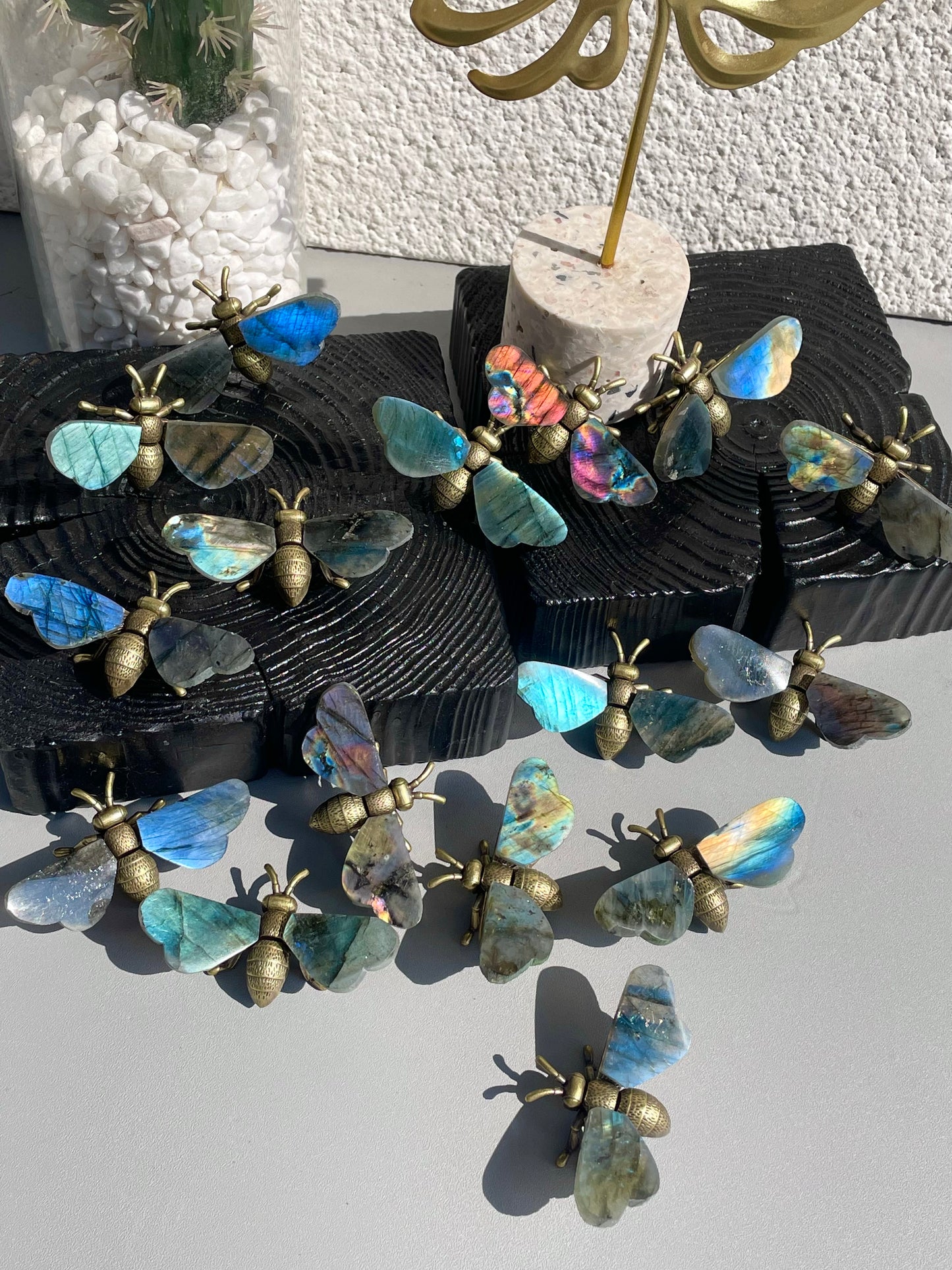 Labradorite bee