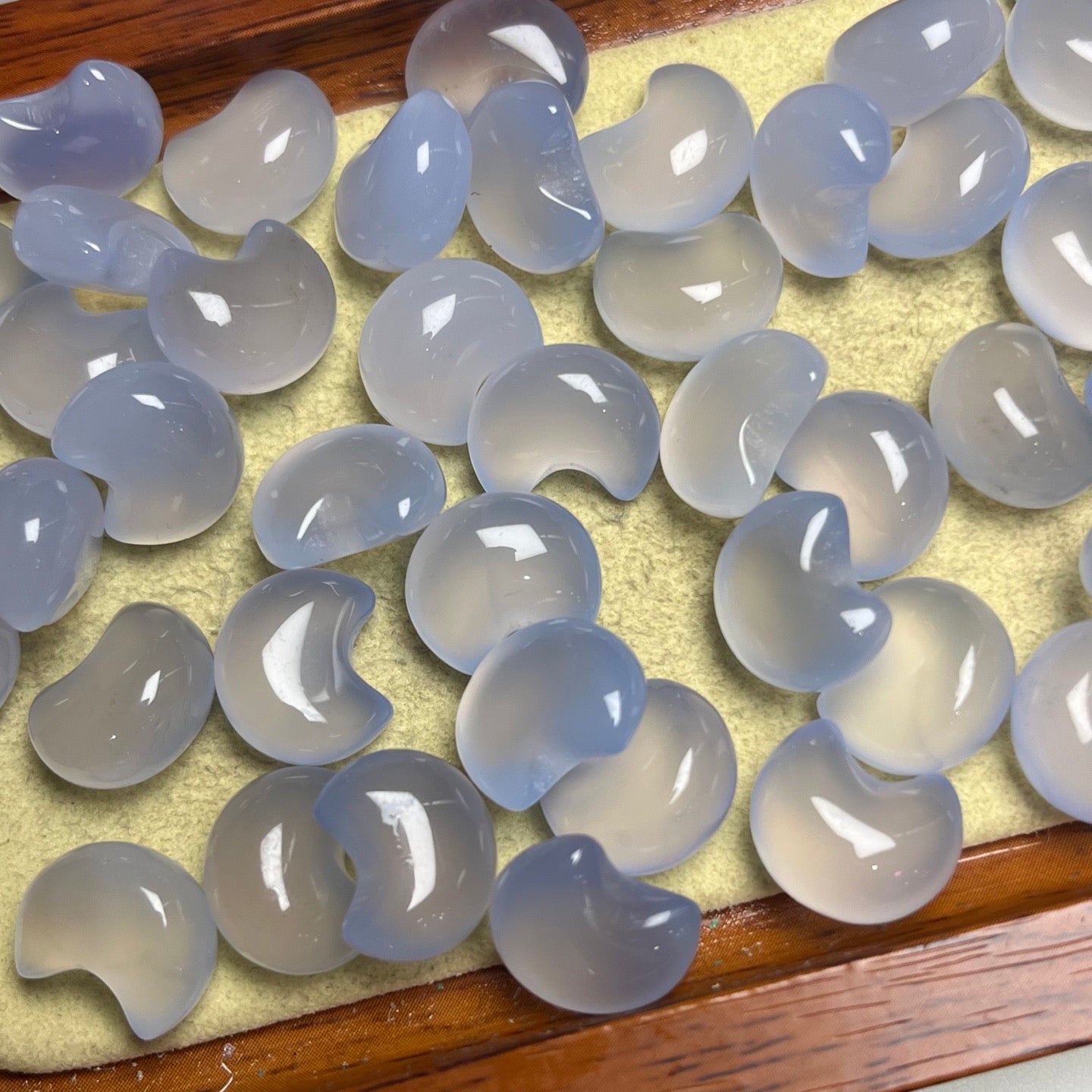 Blue chalcedony moon （without hole）